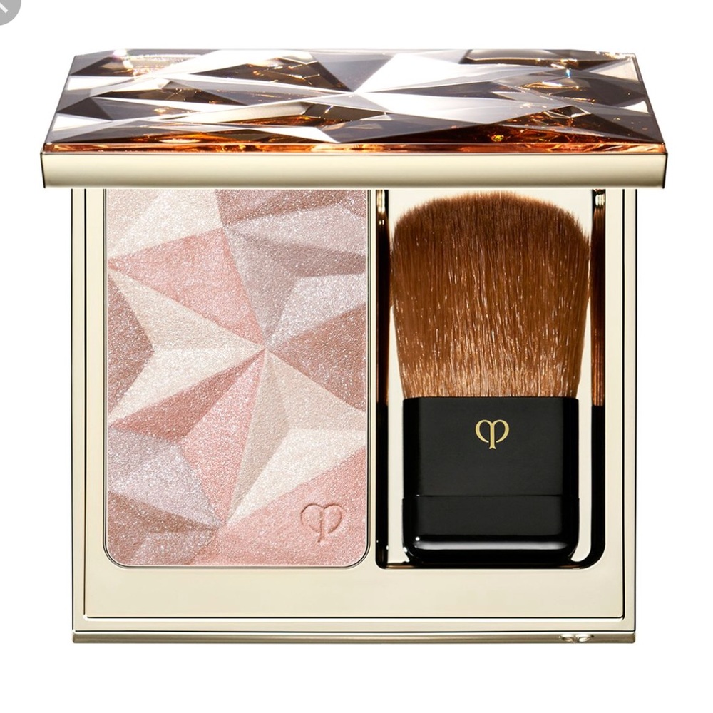 Cle de Peau Almond (16) Face Luminizer with box